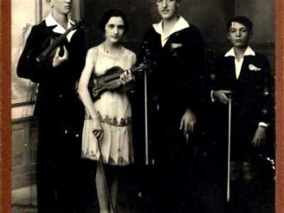 ...fu lui a sostenerlo negli studi musicali, iscrivendolo al liceo musicale Piccinni prima e al conservatorio Rossini di Pesaro dopo